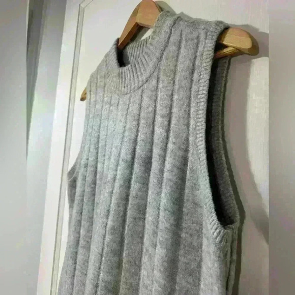 House of Harlow 1960 Gray, Sweater Dress - Picture 2 of 5